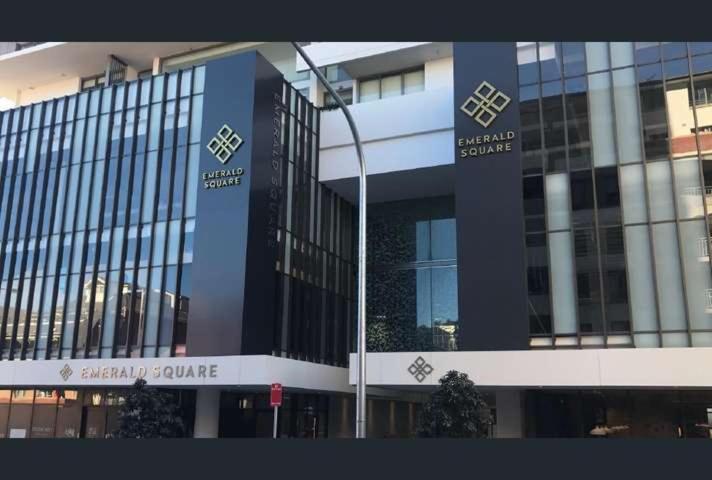 Guest house Detached Double - Seconds To Transport - Close To China Town - Shared Bathroom Sydney