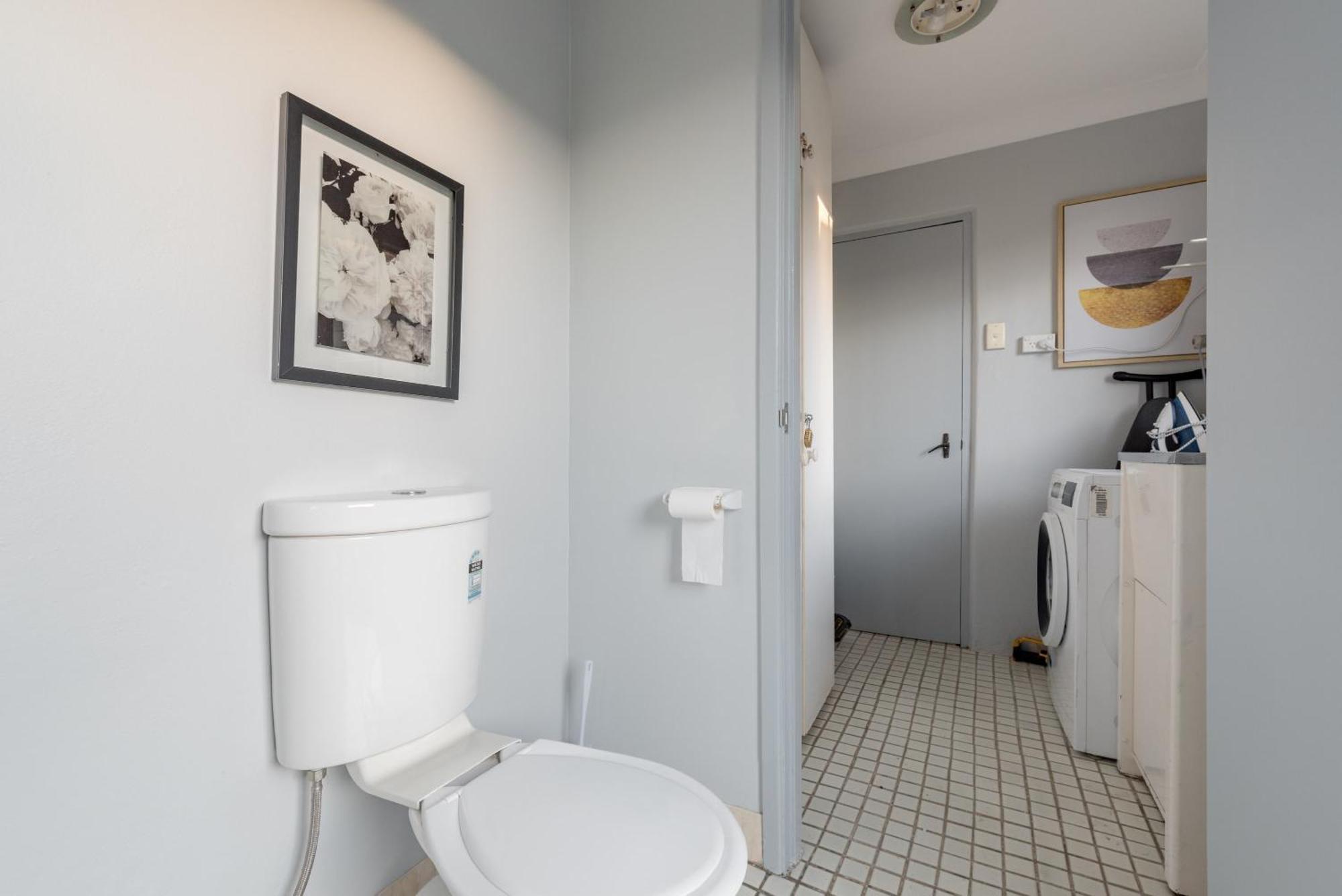Detached Double - Seconds To Transport - Close To China Town - Shared Bathroom *