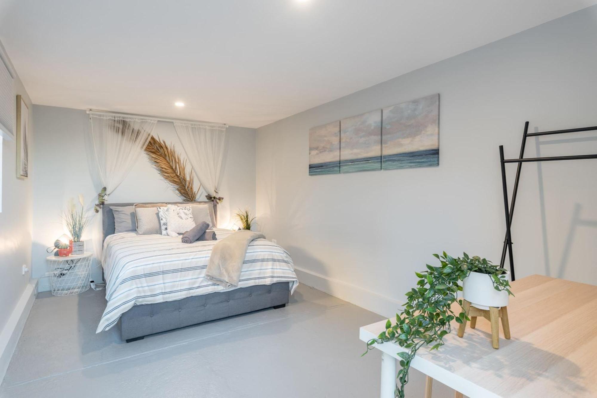 Guest house Detached Double - Seconds To Transport - Close To China Town - Shared Bathroom *
