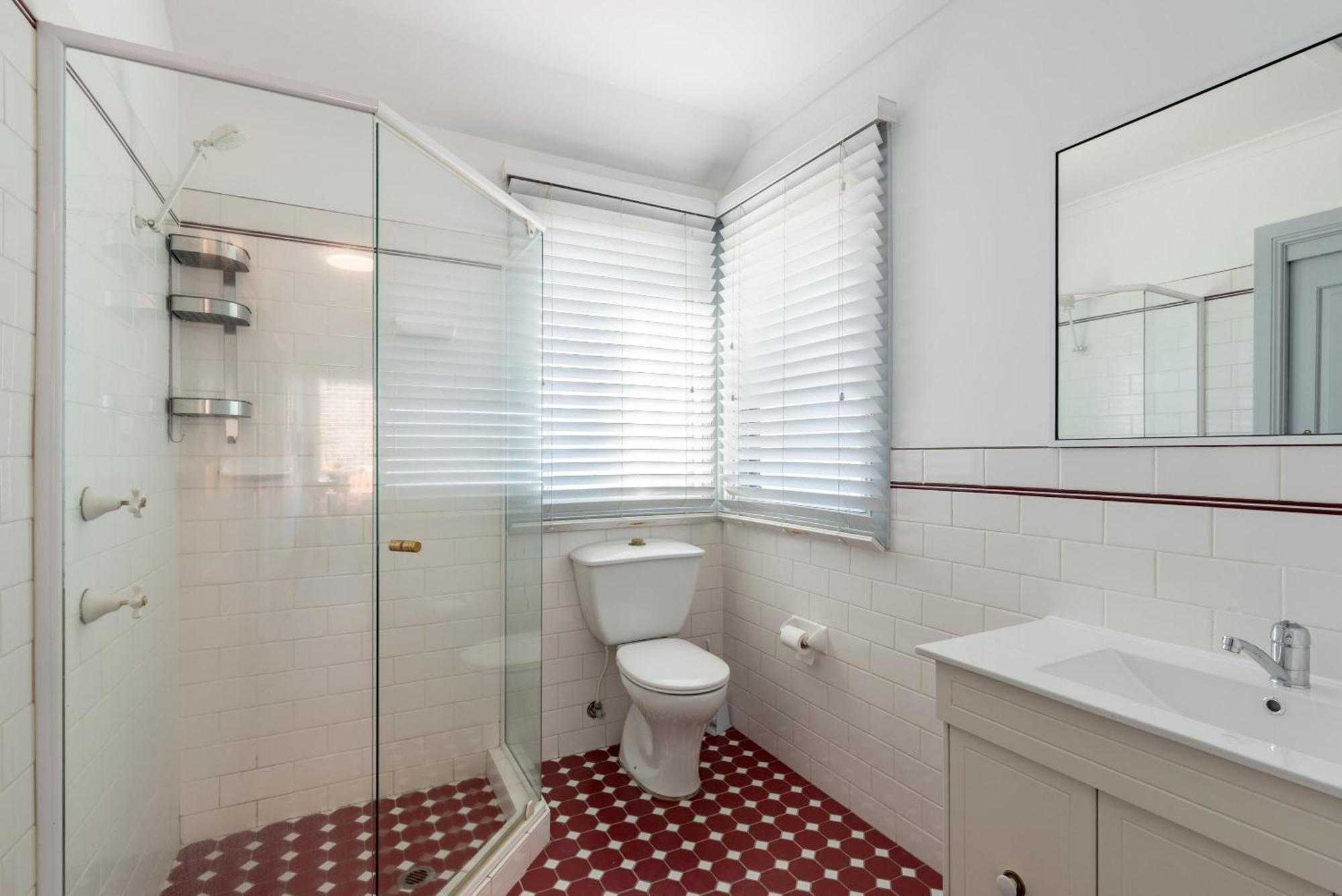 Guest house Detached Double - Seconds To Transport - Close To China Town - Shared Bathroom Sydney