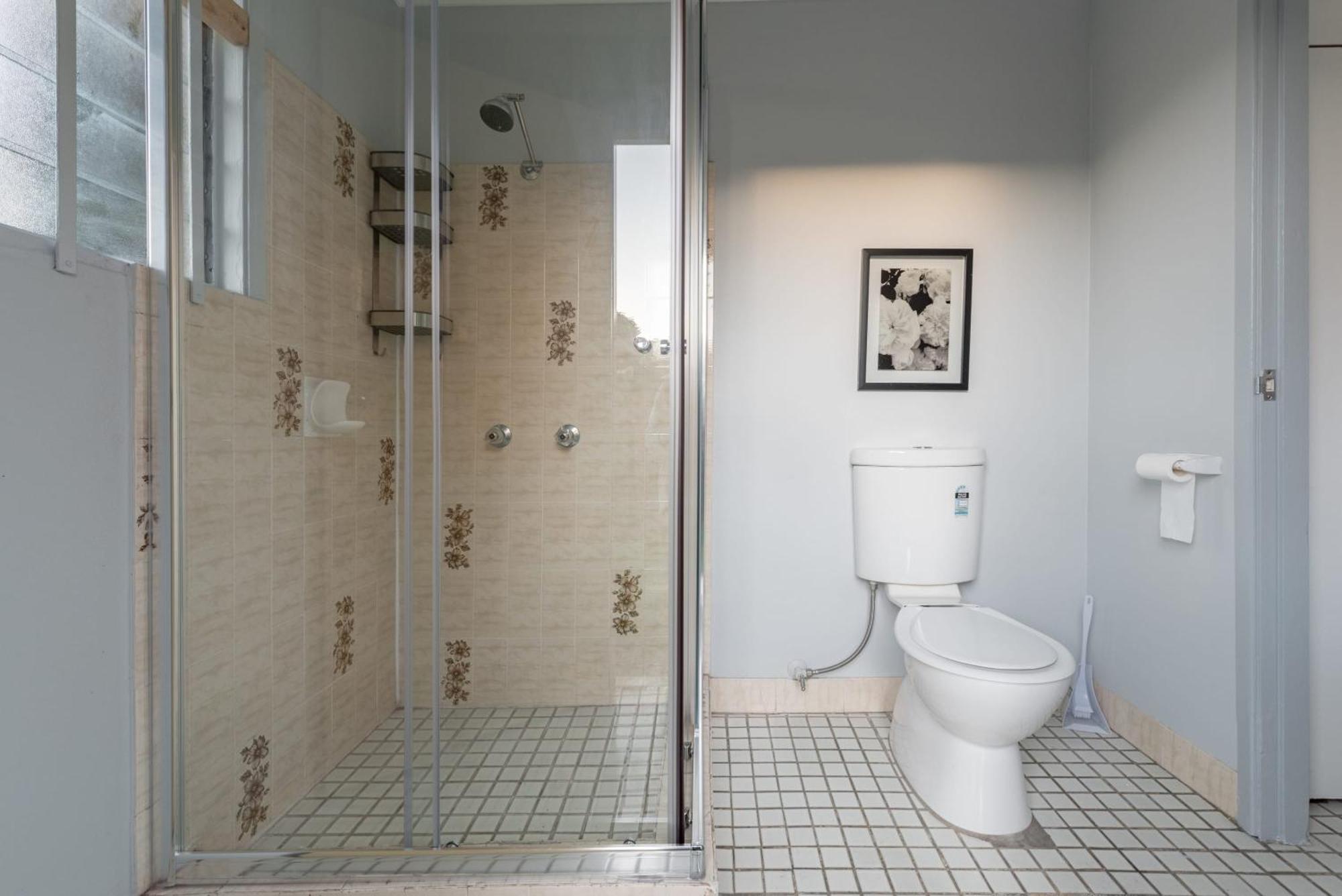 Detached Double - Seconds To Transport - Close To China Town - Shared Bathroom *