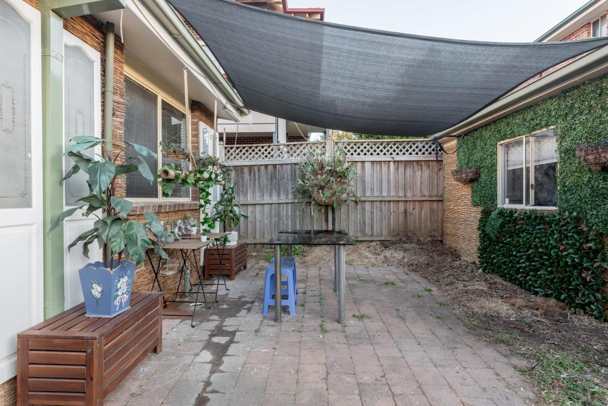 Detached Double - Seconds To Transport - Close To China Town - Shared Bathroom Guest house Sydney